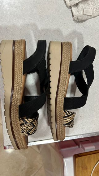 Sandalias Senda Beige y Negro
