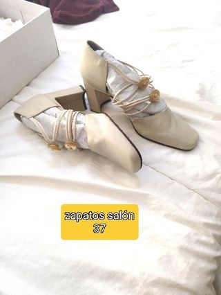 Zapatos de tacón beige mujer