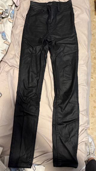 Pantalón Bershka Negro Cuero Skinny
