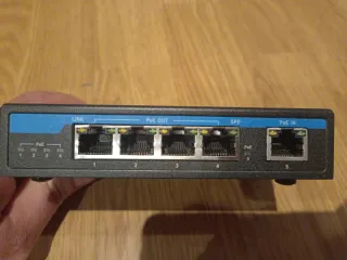 IPCenter PoE Extender Switch 4 Puertos