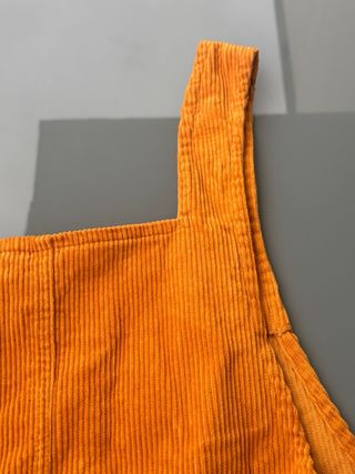 Peto de pana naranja