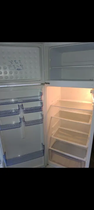 Nevera blanca con congelador