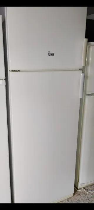 Nevera blanca con congelador