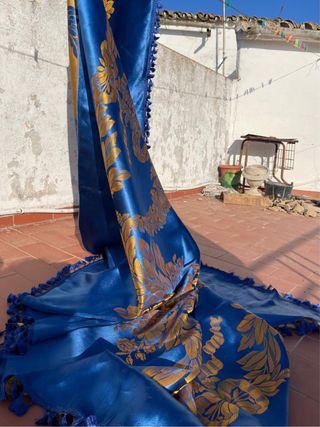 Colcha antigua seda adamascada dorada y azul 