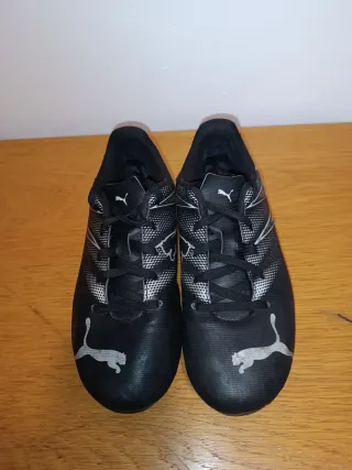 Botas de fútbol Puma negras