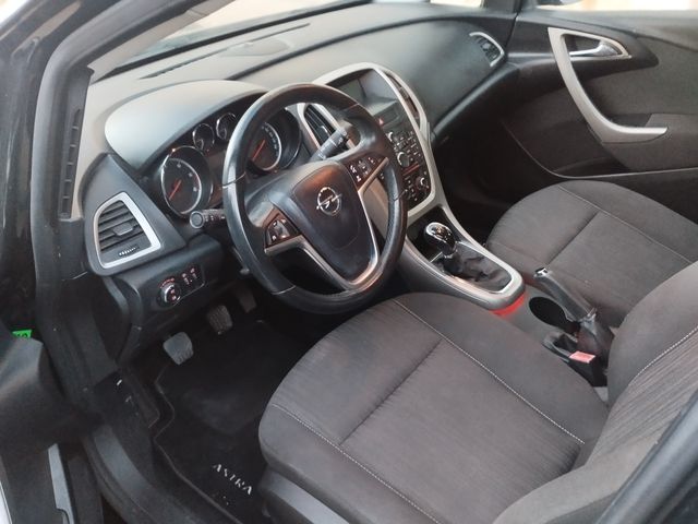Opel Astra 2011