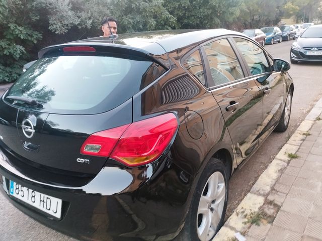 Opel Astra 2011