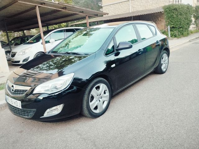 Opel Astra 2011