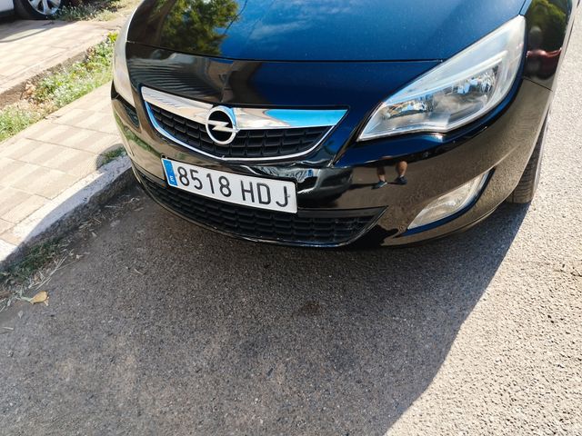 Opel Astra 2011