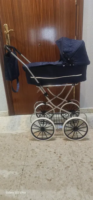 Carro de muñecas tipo inglésina