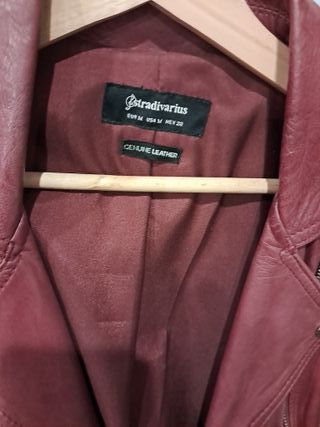 Cazadora Stradivarius Talla M granate.