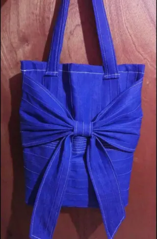 Mochilas y bolsos varios modelos y colores