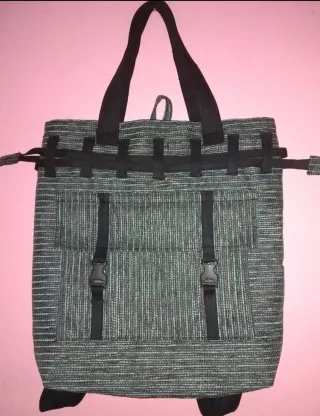 Mochilas y bolsos varios modelos y colores