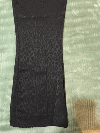 Pantalón Zara estampado animal print negro