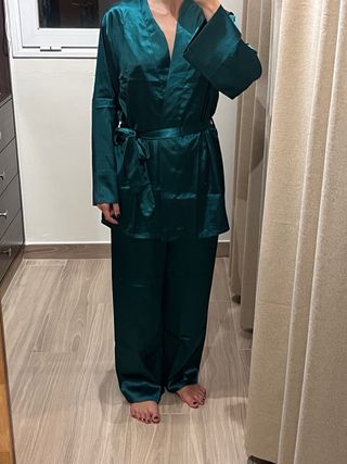 Pijama satén verde talla única