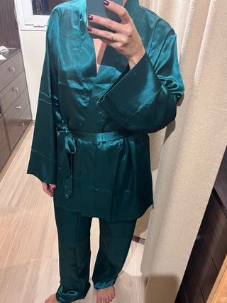 Pijama satén verde talla única