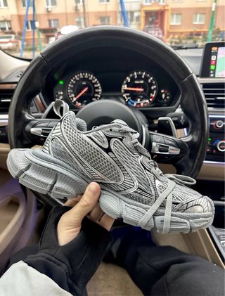 Zapatillas Balenciaga Grises y Plateadas
nuevas
38