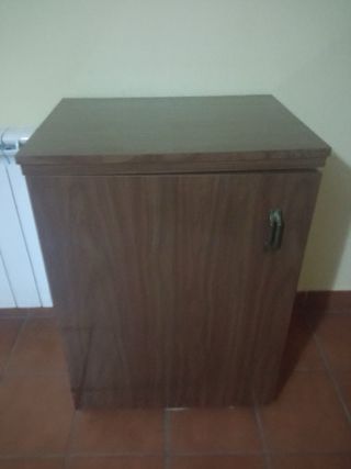 Máquina de coser Sigma eléctrica antigua.