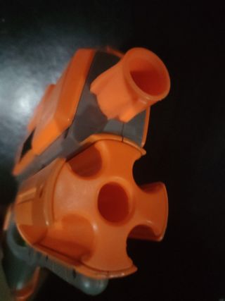 Pistola Nerf naranja y gris
