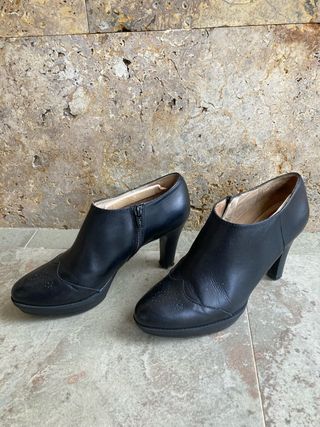 Zapatos de tacón negros UNISA