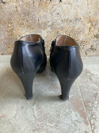 Zapatos de tacón negros UNISA