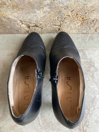 Zapatos de tacón negros UNISA