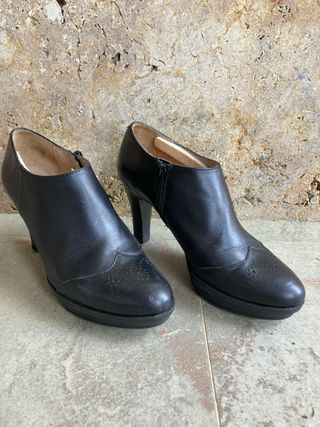 Zapatos de tacón negros UNISA