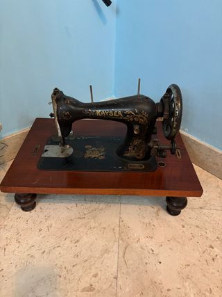 Macchina da cucire antica Kayser non funzionante