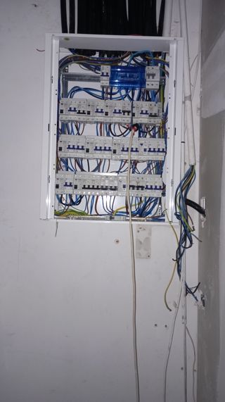 Electricista y instalación de agua 