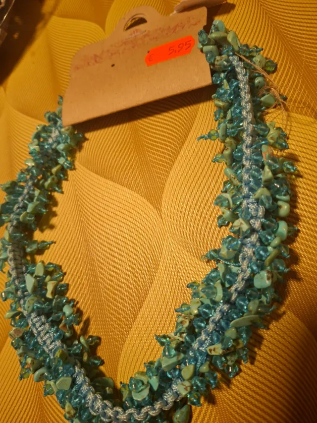 Collar de piedras turquesa