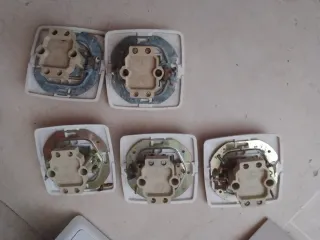 5 Interruptores Simon+1 enchufe doble