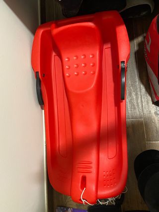 Trineo de nieve rojo