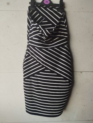 Vestido palabra de honor rayas blanco y negro