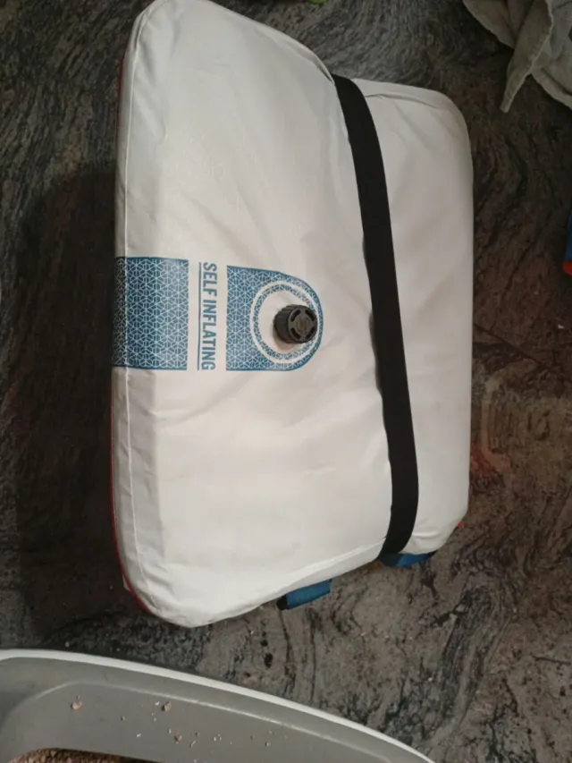 Nevera portátil auto-inflable