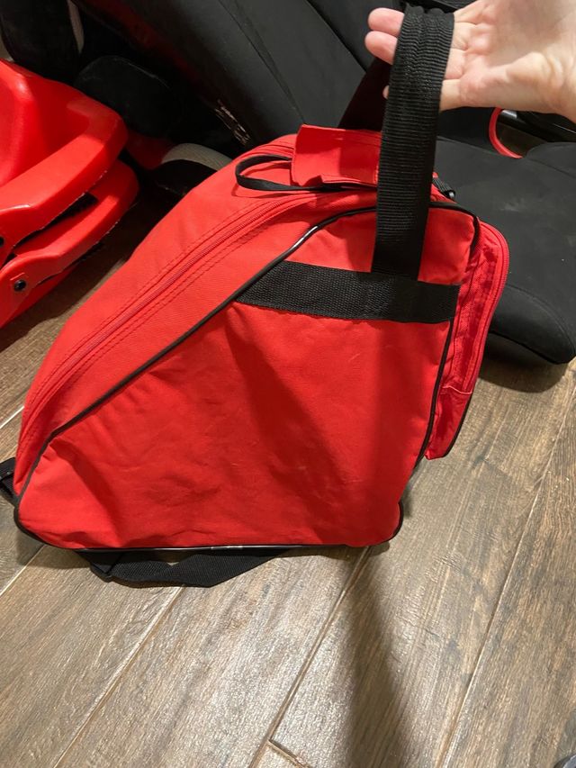 Patines en línea negros y grises