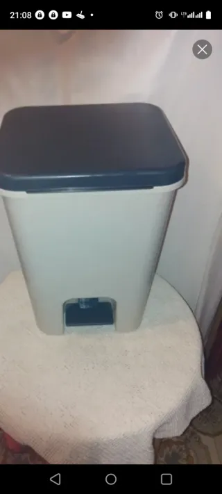 Papelera cubo basura con pedal sin usar