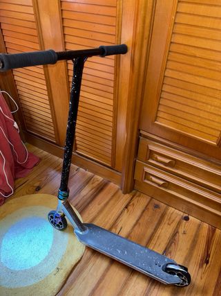 Patinete Oxelo Negro con detalles blancos