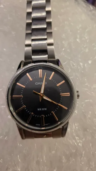 Reloj Casio Negro y Plateado