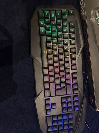 Teclado Gaming AVONN RGB QWERTY
