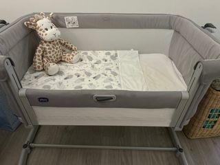 Cuna colecho Chicco Next2Me Magic Evo Gris