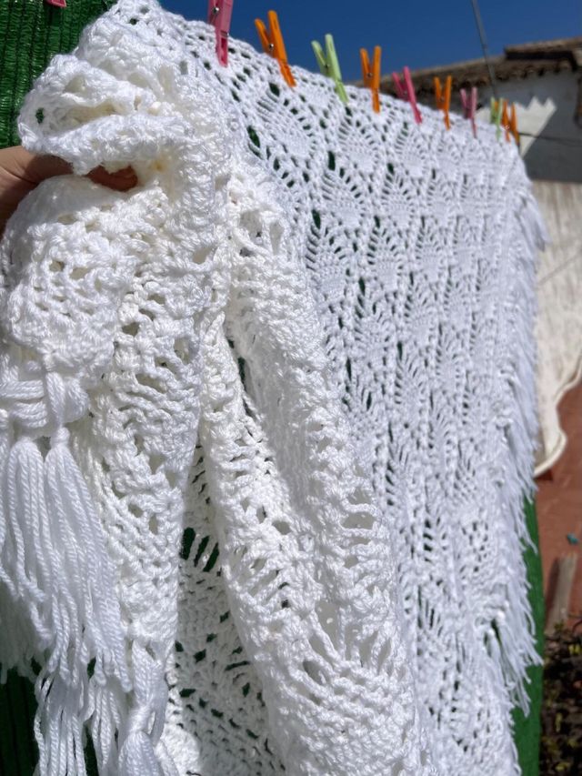 Manton de ganchillo hecho a mano PERFECTO