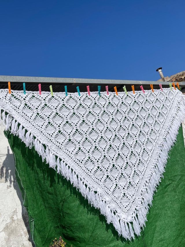 Manton de ganchillo hecho a mano PERFECTO