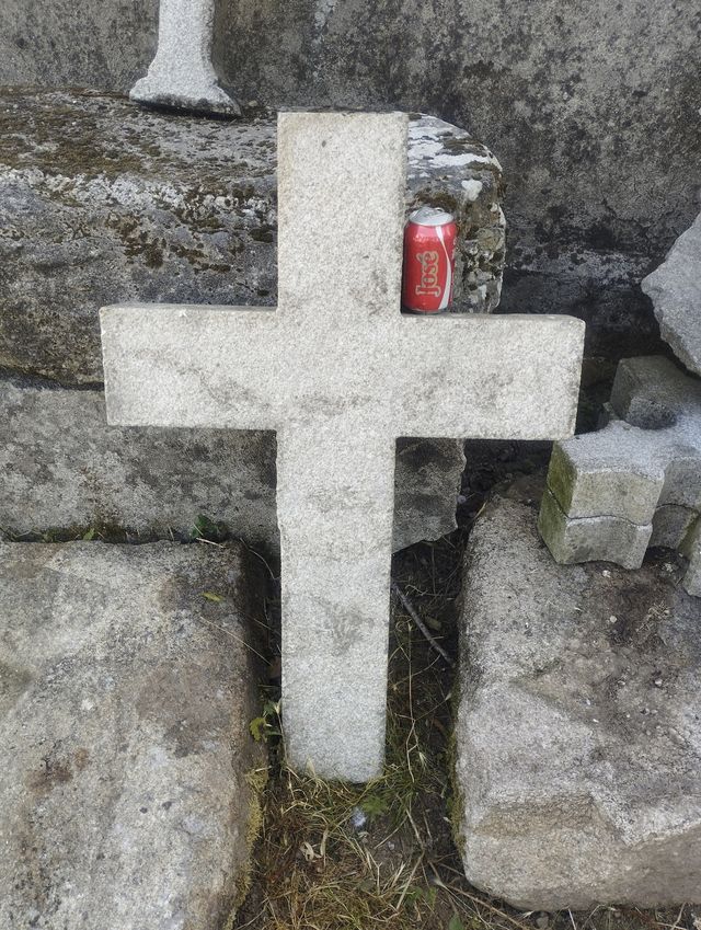 Cruz Latina de Granito