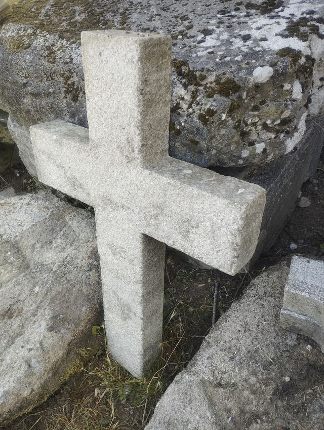 Cruz Latina de Granito