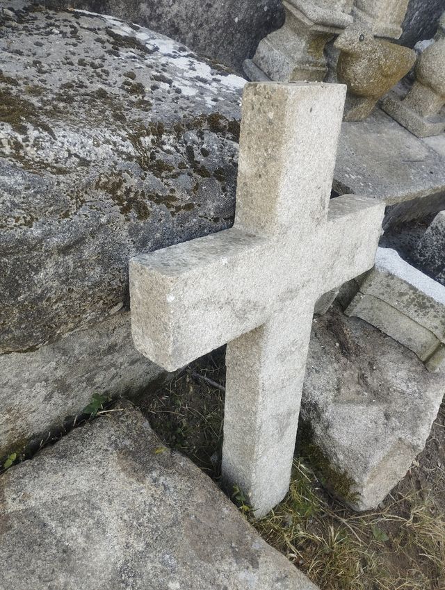Cruz Latina de Granito