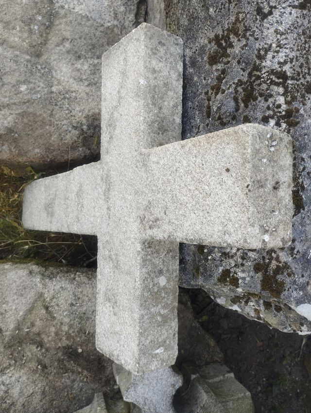 Cruz Latina de Granito