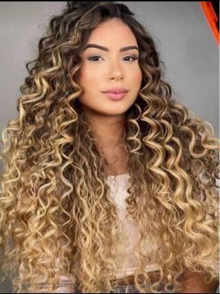 Espectacular peluca rizada con LACE FRONT