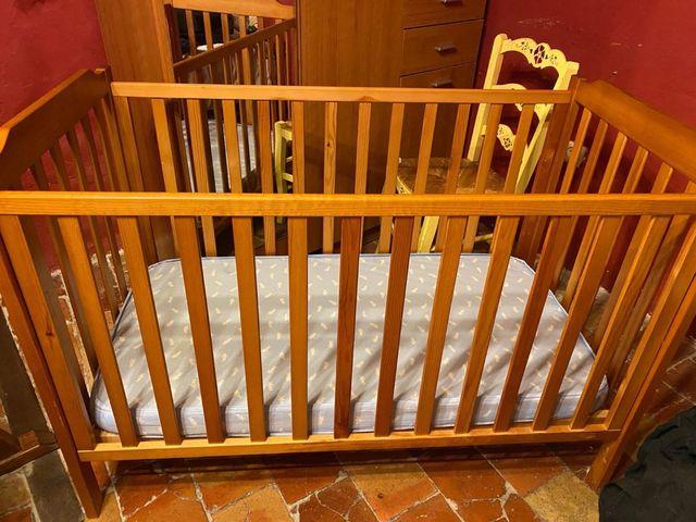 Cuna de bebé de madera