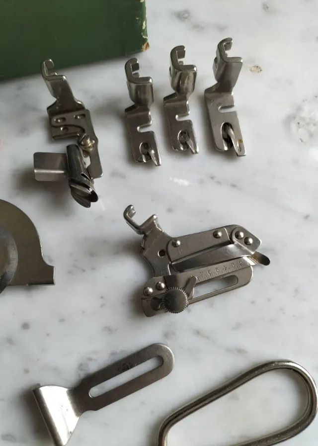 Caja Singer Vintage Cartón Verde