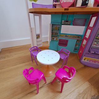 Casa vacanze Barbie Malibu + Orologio Barbie 